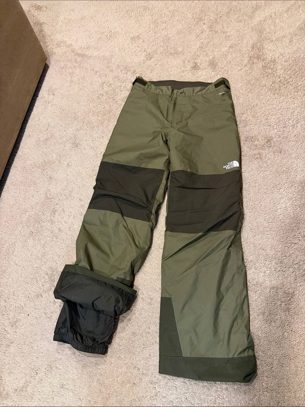 The North Face Freedom Boys 18/20 Olive Green and Black Insulated Snow Pants